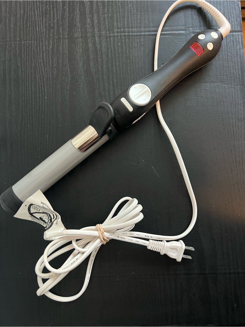 Beachwaver S1.25 Rotating Curling Iron Working